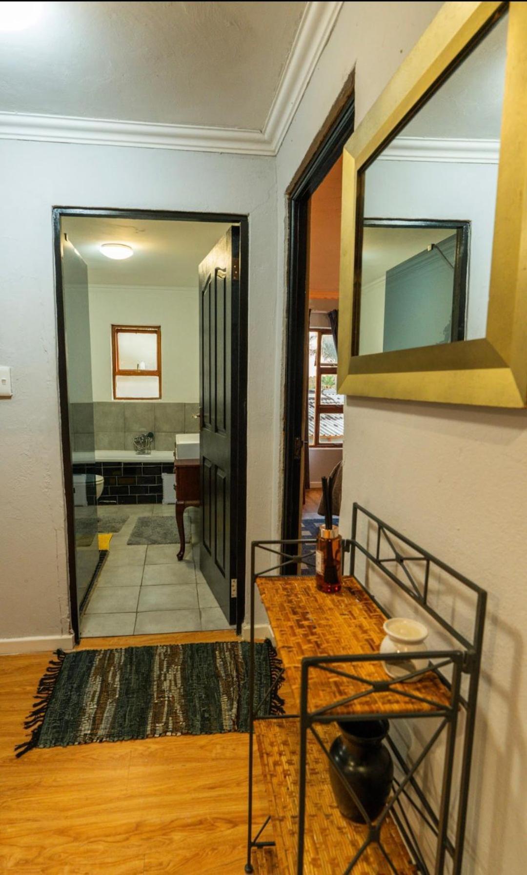 Apartment The Door
